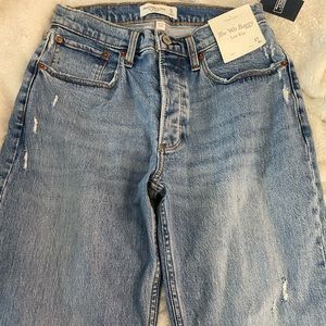 BNWT Abercrombie 90s Baggy Low Rise Curve Love Jeans